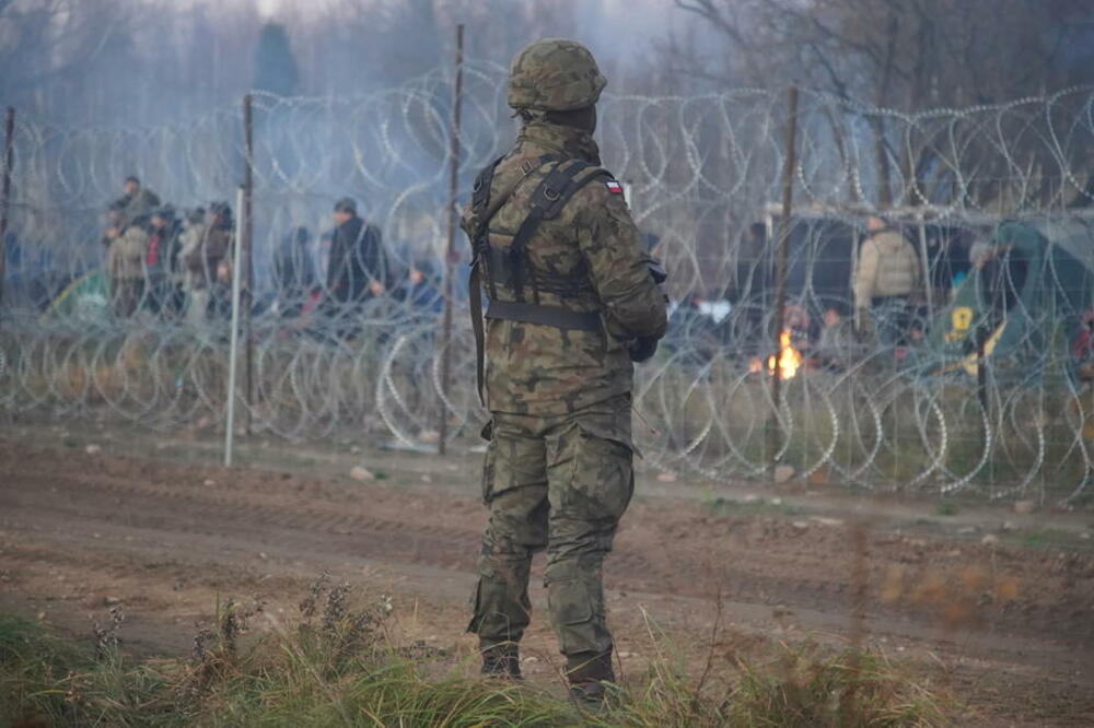 Složena situacija... Poljski vojnik na granici sa Belorusijom
