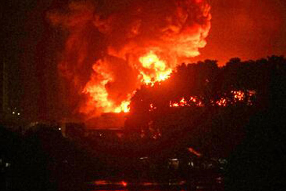 VATRENI HOROR U INDONEZIJI: Rafinerija u plamenu, evakiacija stanovništva u toku VIDEO