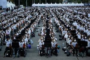 ONI SU POSTAVILI NOVI GINISOV REKORD ZA NAJVEĆI ORKESTAR NA SVETU: 12.000 muzičara u Karakasu sviralo Srpsko-ruski marš! VIDEO