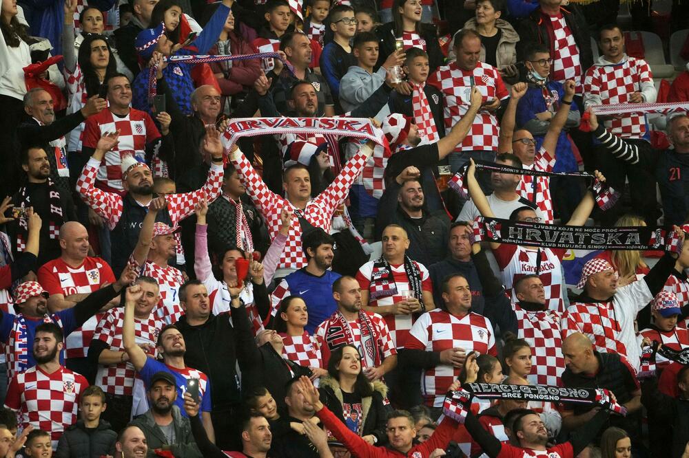 SKANDAL U HRVATSKOJ! USTAŠKA ZNAMENJA U SPLITU NA MEČU PROTIV RUSA: Hoće li UEFA reagovati na promociju fašizma na "Poljudu"?!