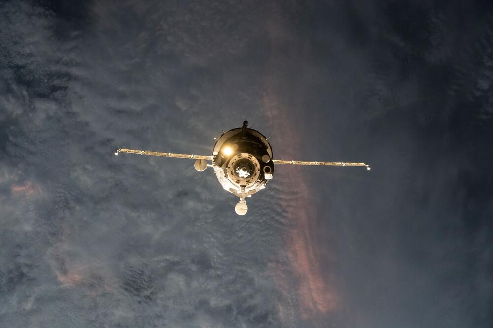 OPASNOST OD SVEMIRSKOG OTPADA ZA MEĐUNARODNU SVEMIRSKU STANICU Ruskim kosmonautima naređeno da se presele u svemirski brod Sojuz