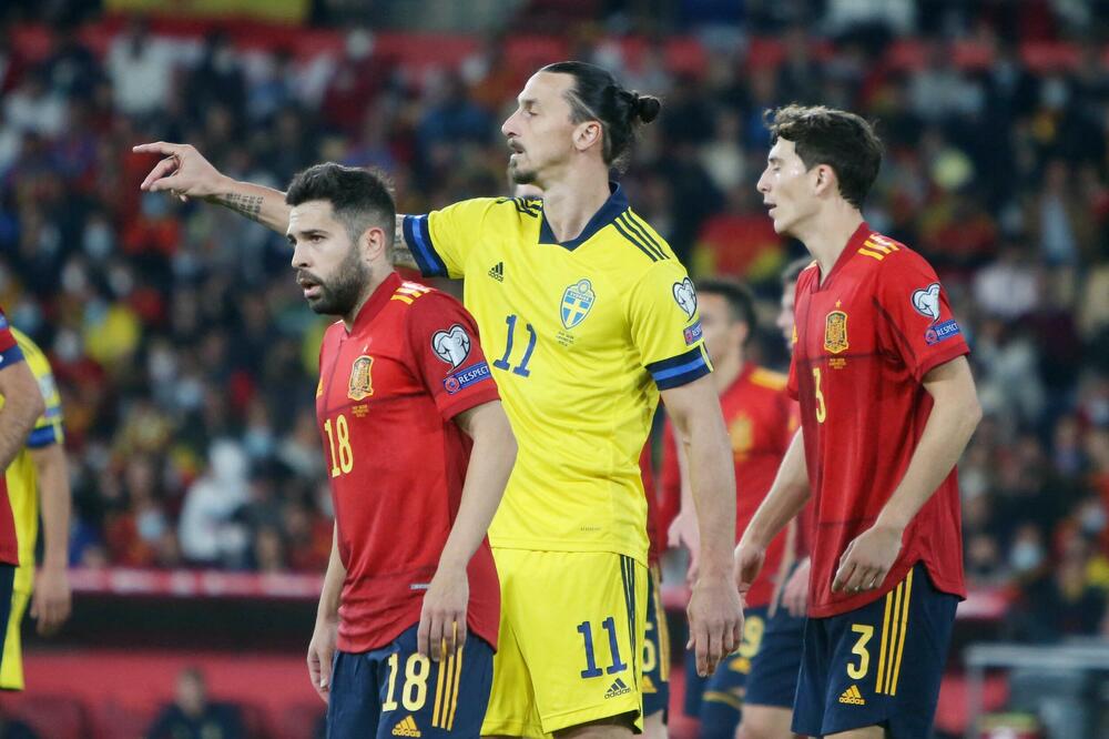 ZLATAN POBESNEO! Ibrahimović divljački nasrnuo na igrača Španije VIDEO
