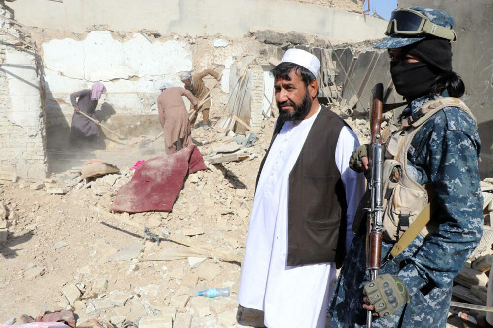 TALIBANI PONOVO U OFANZIVI! Nova runda obračuna među džihadistima: Napadnuta Islamska država na jugu Avganistana!