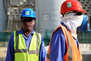 SMRT U PUSTINJI: Imigranti u Kataru rade za 12 funti DNEVNO gradeći stadione za Mundijal i UMIRU na vrućini!