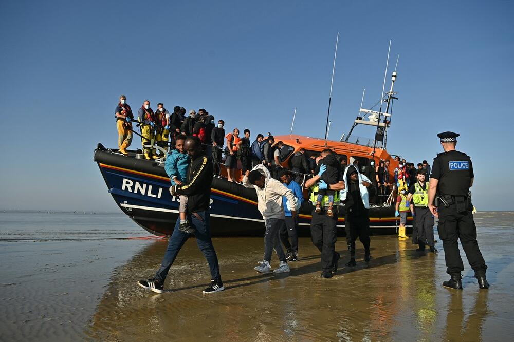 BRITANIJA IMA REŠENJE ZA SVOJU MIGRANTSKU KRIZU: Posle velikodušne ponude ambasadora, London šalje azilante u Albaniju