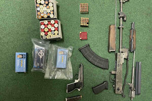 ARSENAL U KUĆI: Kod Beočinca pronašli automatsku pušku, pištolj i 236 komada različite municije!