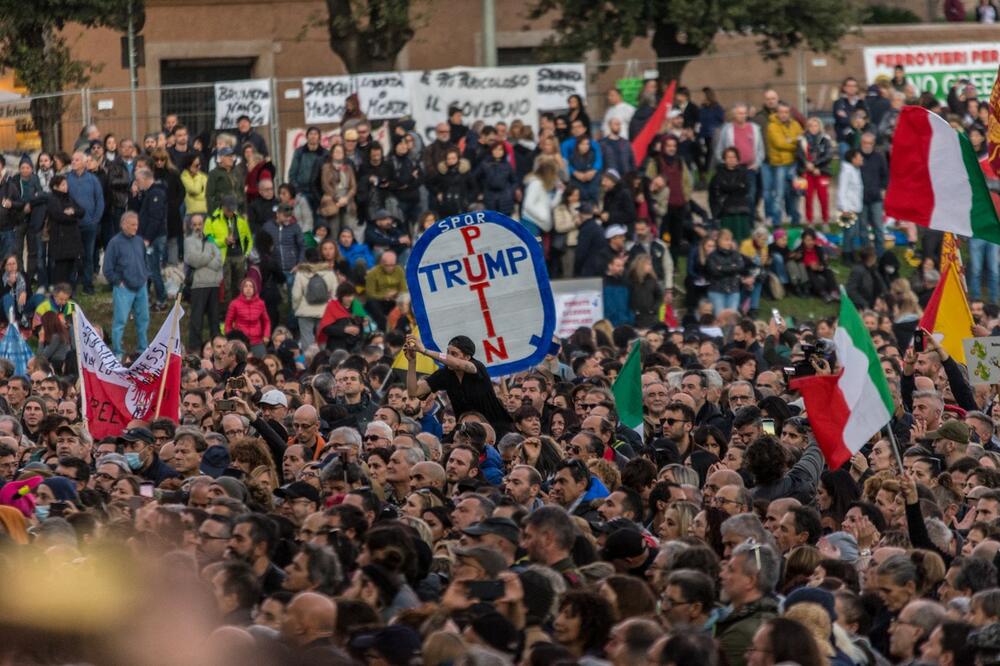 0644206954, protesti, Italija