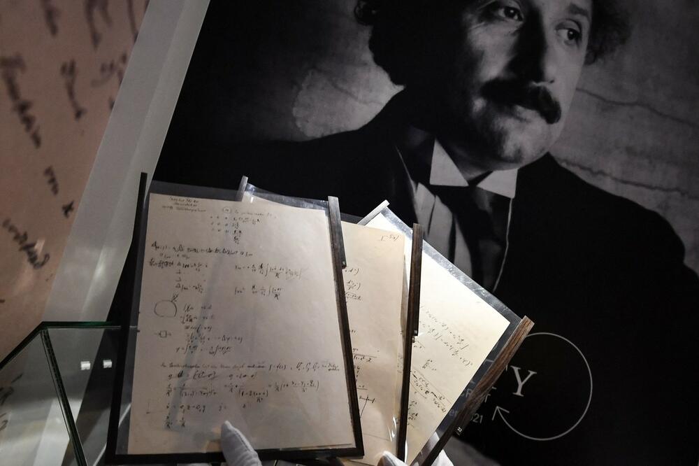 REKORDAN IZNOS Ajnštajnov rukopis sa pripremom teorije relativnosti prodat za NEVEROVATNIH 11,6 MILIONA EVRA