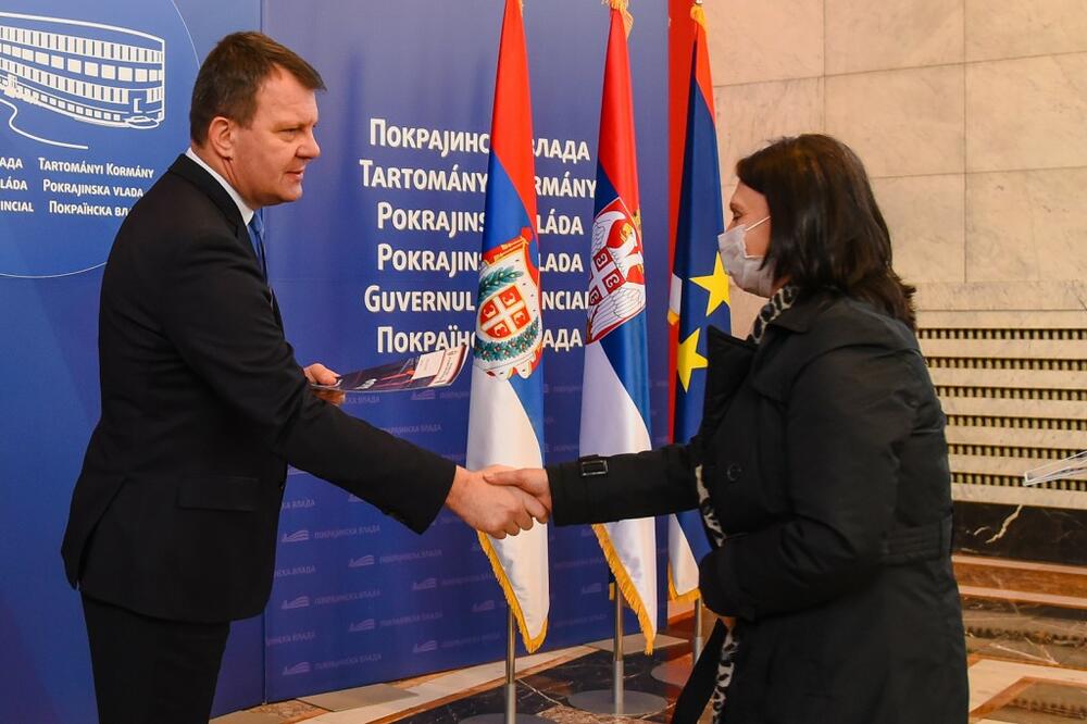 Za ekonomsko osnaživanje izbeglih i raseljenih lica u Vojvodini 10 miliona dinara