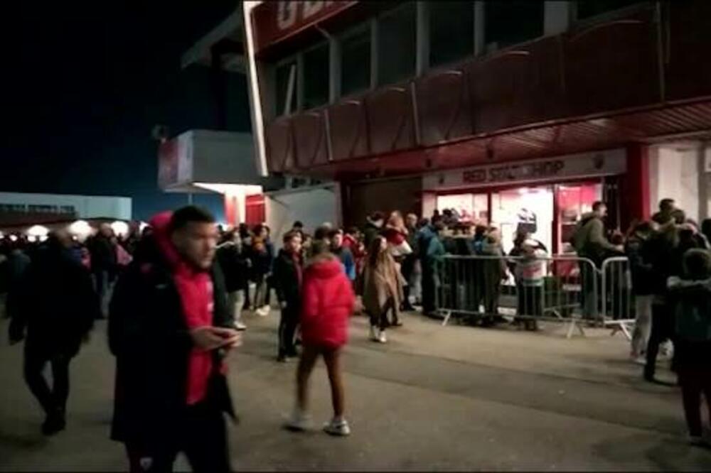 ZVEZDA UZ PODRŠKU NAJMLAĐIH IGRA ZA EVROPSKO PROLEĆE Mališani napravili gužvu ispred Marakane pre utakmice protiv Ludogoreca VIDEO