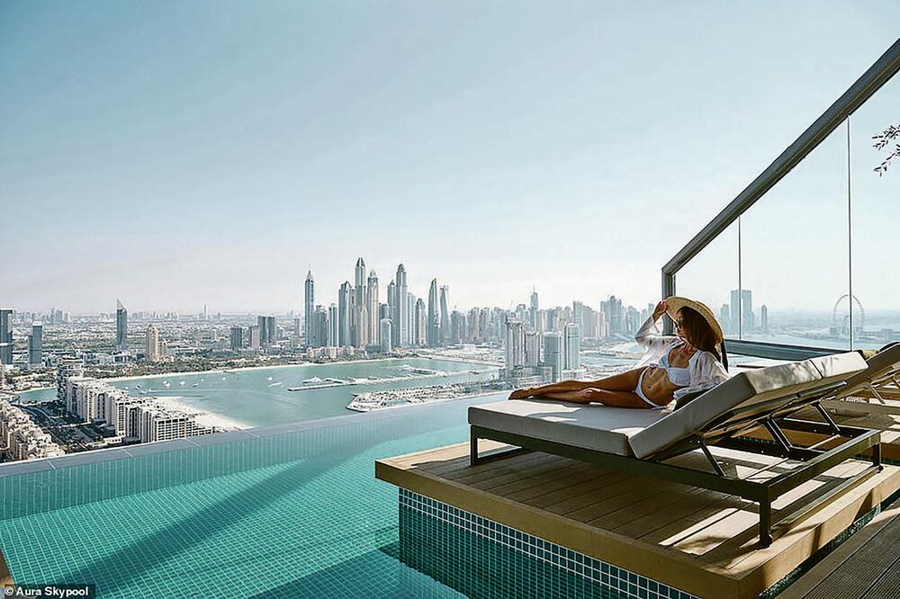 RAJ POD OBLACIMA Na vrhu zgrade u Dubaiju nalazi se najviši bazen na otvorenom u svetu!
