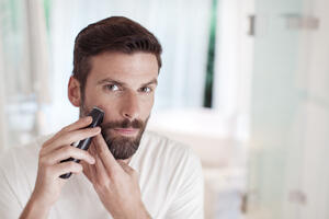 SJAJNA STVAR ZA SVAKOG MUŠKARCA: Specijalni trimer za sređivanje brade sada samo 1.499 din! Iskoristite priliku!