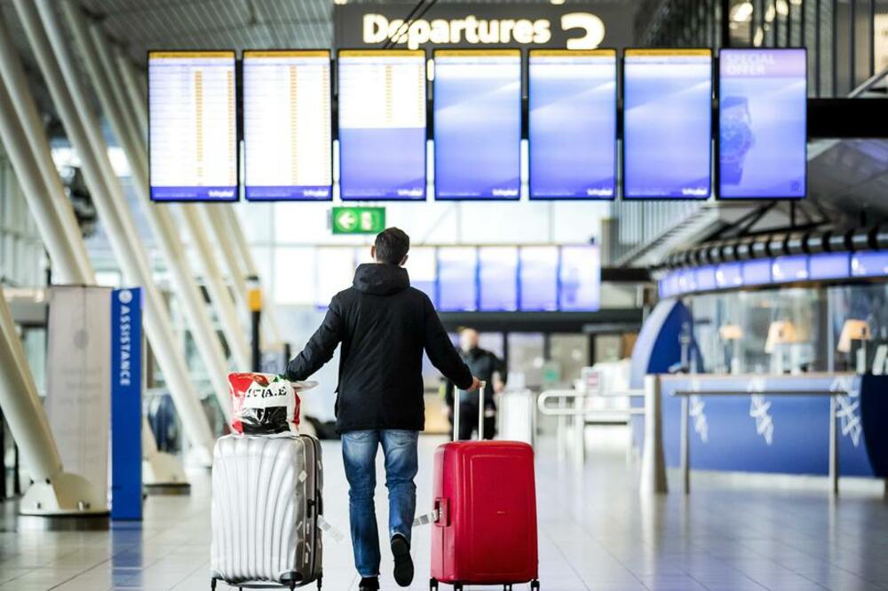 NAJMANJE 13 SLUČAJEVA OMIKRONA U HOLANDIJI: Analize putnika koji su stigli iz Afrike još nisu gotove, starh da je broj veći!