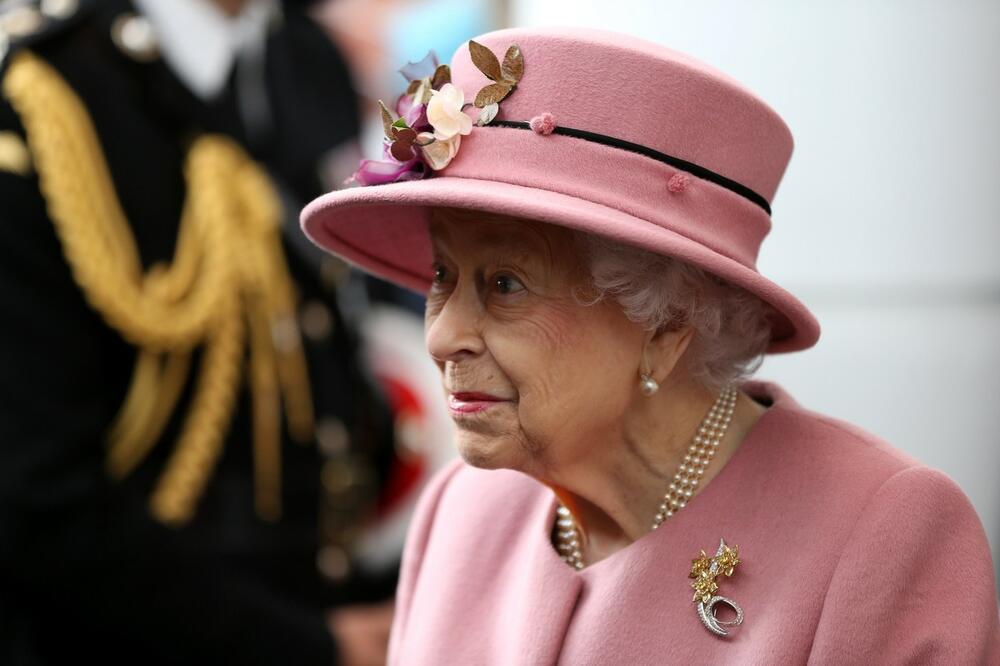 KAO ŠTO VIDITE NE MOGU DA SE POMERIM: Kraljica Elizabeta prvi put priznala svoju slabost VIDEO