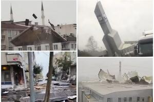 OVAKVU OLUJU ISTANBUL NE PAMTI: Poginula žena! Pao toranj sa satom, leteli krovovi, vetar prevrtao kamione! (VIDEO)