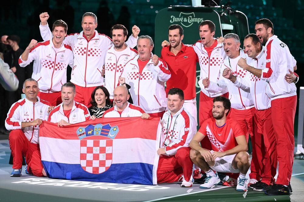 PRVOKLASNA SENZACIJA! HRVATSKA ČEKA SRBIJU U POLUFINALU! Komšije NOKAUTIRALE Italiju, 279. teniser na svetu doneo pobedu Hrvatima