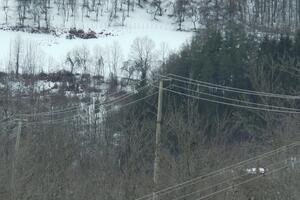 4.000 UŽIČANA DOBILO STRUJU: Sneg pokidao žice na dalekovodima, na teren izašli i vatrogasci