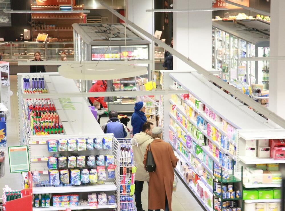 supermarket, samoposluga, mart 2018