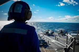 PRAZNOG DŽEPA PLOVE SVETOM I BRANE AMERIČKE INTERESE: Mornari SAD moraju da uzimaju kredite da bi preživeli VIDEO