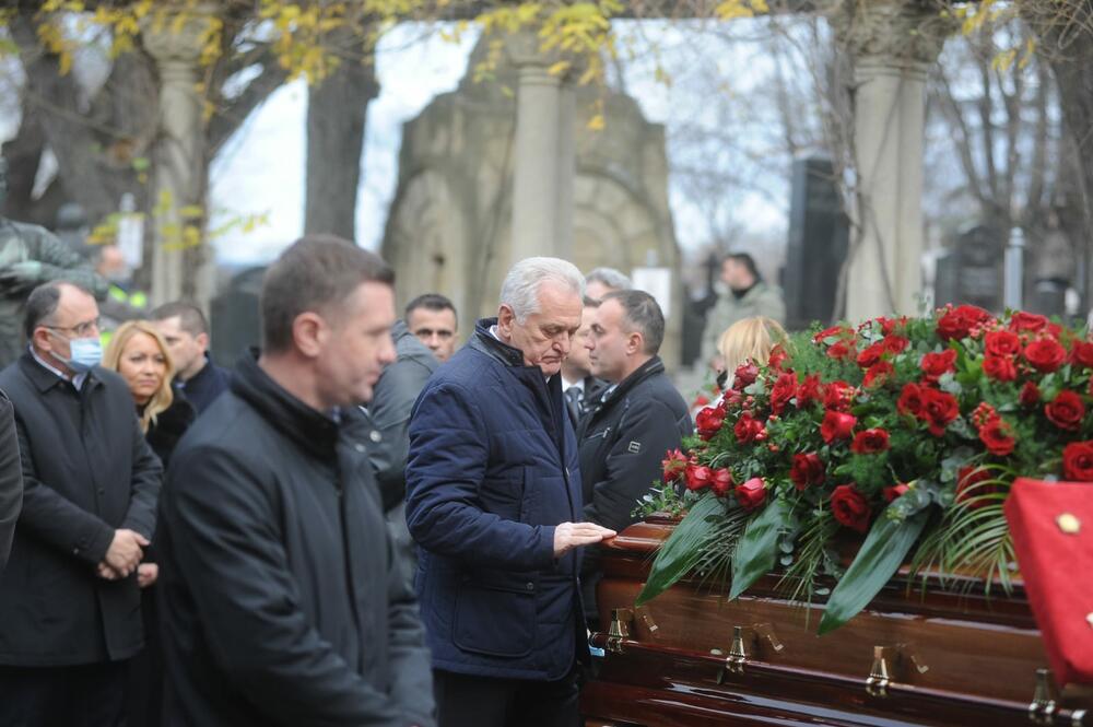 Milutin Mrkonjić, sahrana, Novo groblje