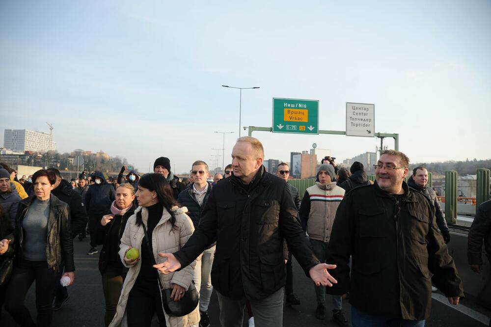 ĐILAS I TEPIĆEVA POLITIZUJU PROTESTE: Pridružili se demonstrantima kako bi izvukli političku korist za sebe!