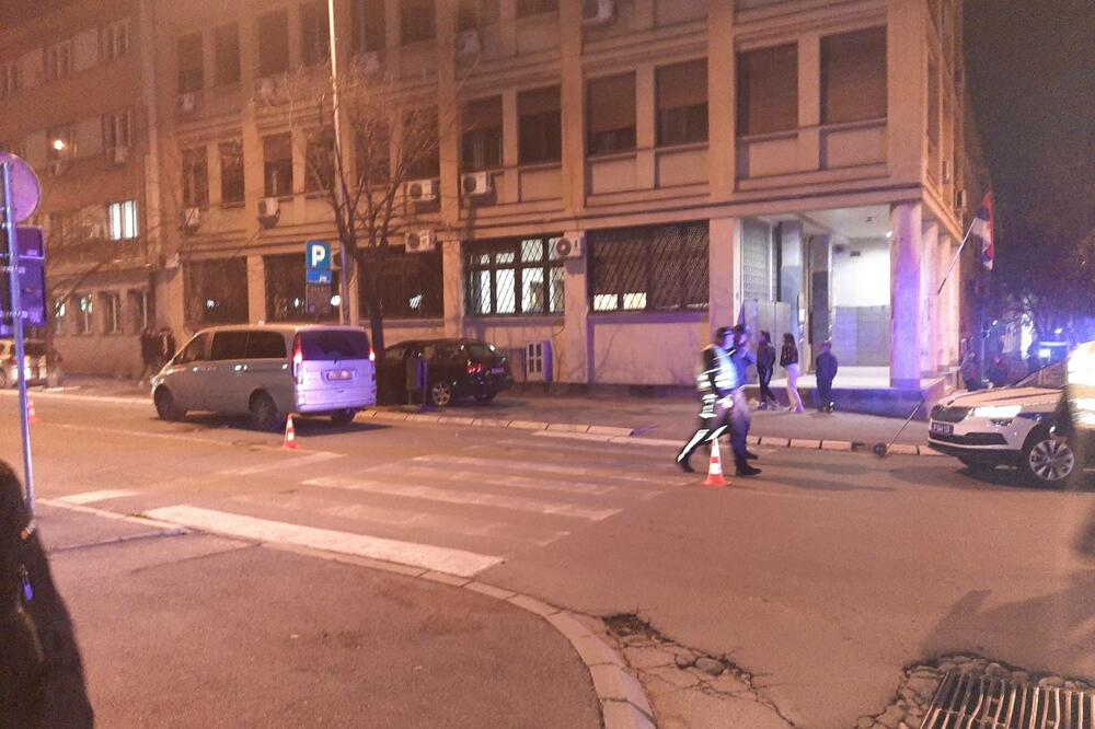 NESREĆA U PROKUPLJU: Kombi oborio pešaka u centru grada