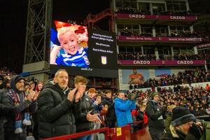 UBICI DOŽIVOTNI ZATVOR: Smrt 6-godišnjeg dečaka potresla Premijer ligu! Scena sa meča Aston Vila - Lester obilazi svet VIDEO