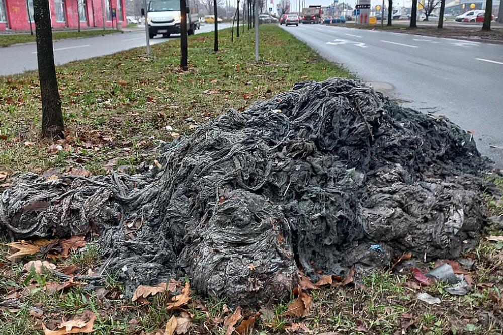 FUJ! BLJAK! Pogledajte šta su u Novom Sadu izvukli iz šahta kanalizacije DA VAM SE SMUČI ŽIVOT Ove stvari ne bacajte u WC šolju!