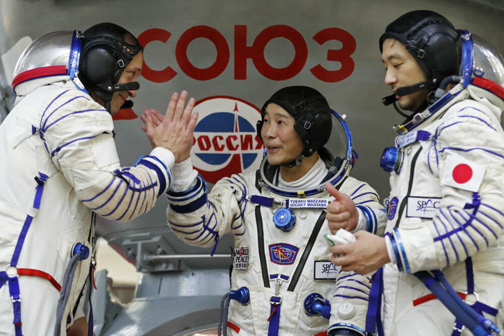 RUSI ŠALJU JEDNOG OD NAJBOGATIJIH JAPANACA U SVEMIR: Milijarder će sa asistentom provesti 12 dana u kosmosu FOTO