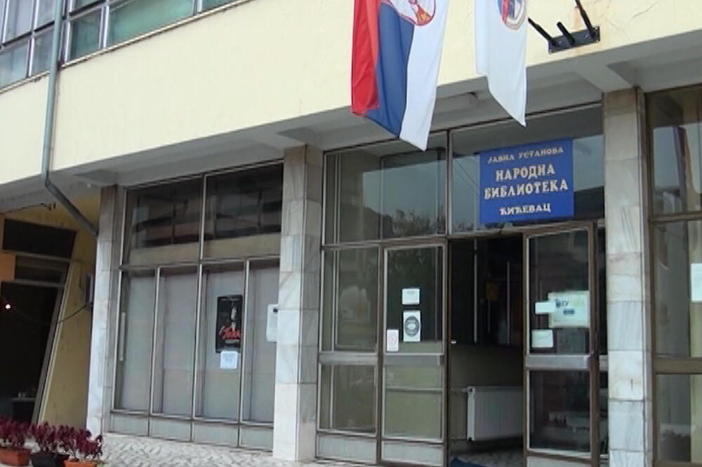 ZAVRŠENI REKONSTRUKCIJA I OPREMANJE: Ovako sada unutra izgleda obnovljena biblioteka u Ćićevcu (FOTO)