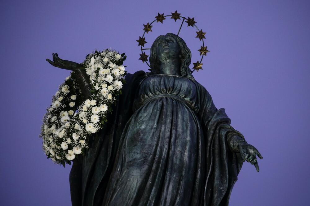 0646928698, statua device Marije, Rim, Španski Trg
