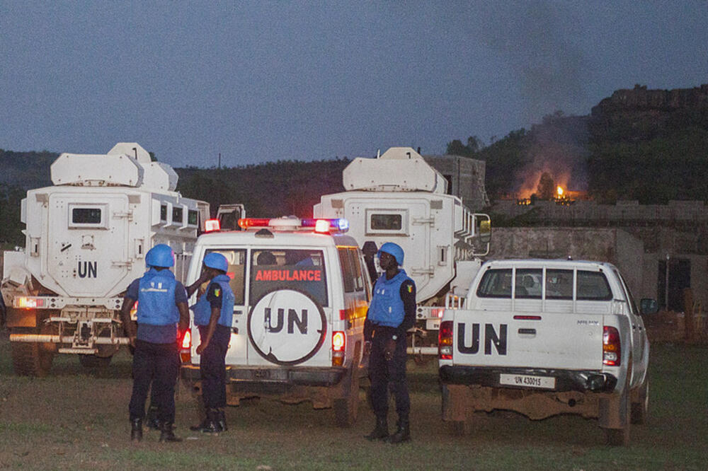 NAJMANJE 7 PLAVIH ŠLEMOVA POGINULO U NAPADU U MALIJU: Ranjeno još 3 pripadnika UN kada je vozilo pogođeno eksplozivnom napravom!