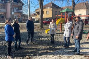 VELIKA DRENOVA DOBILA DEČIJE IGRALIŠTE: Opština Trstenik investira u predškolske ustanove i infrastrukturu