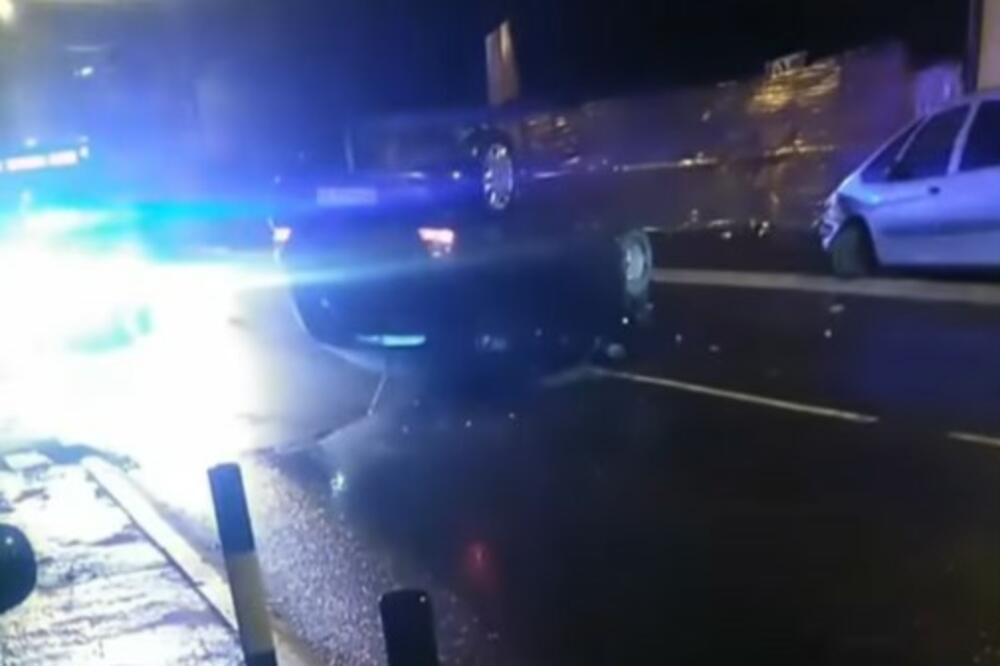 LOM JUTROS OKO 5 U ZEMUNSKOJ ULICI CARA DUŠANA: Auto se prevrnuo na krov, a iza njega kolona autobusa (VIDEO)