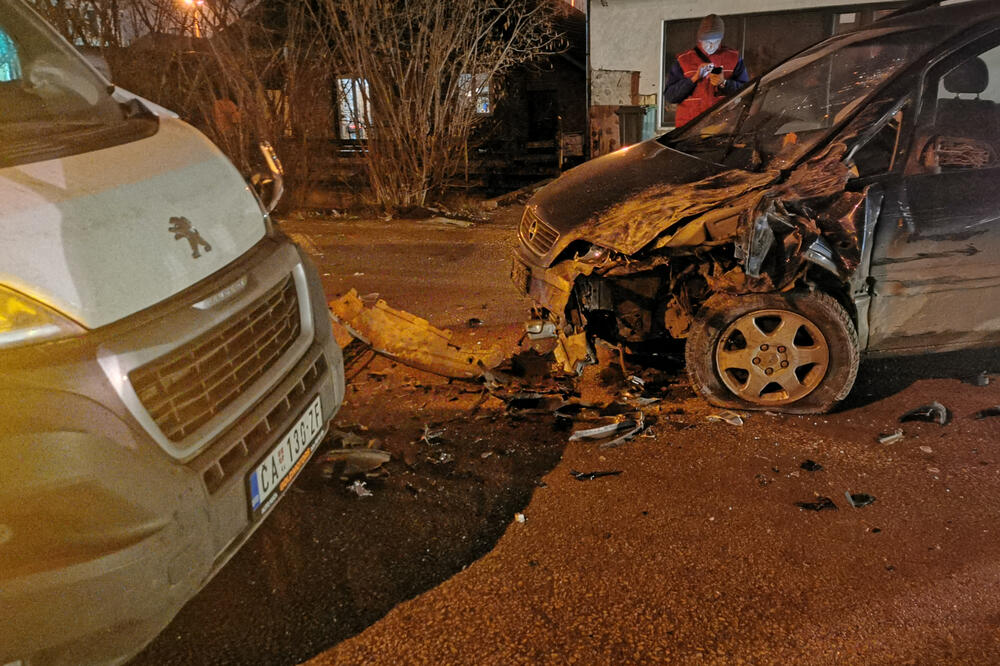KARAMBOL U ČAČKU: Sudar tri vozila i kombija, povređene tri osobe, pričinjena velika materijalna šteta