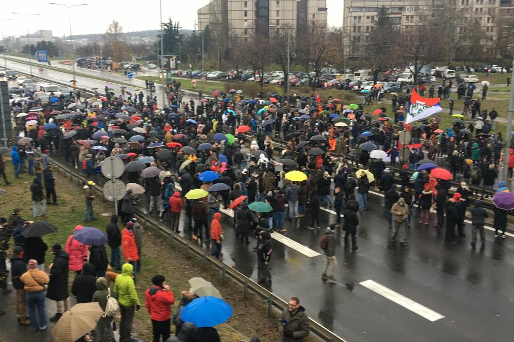 NASTAVAK PROTESTA ZLOUPOTREBA EKOLOŠKIH PROBLEMA! Stanković: Lideri velikih ambicija, a male kondicije hoće da ULICA ODLUČUJE