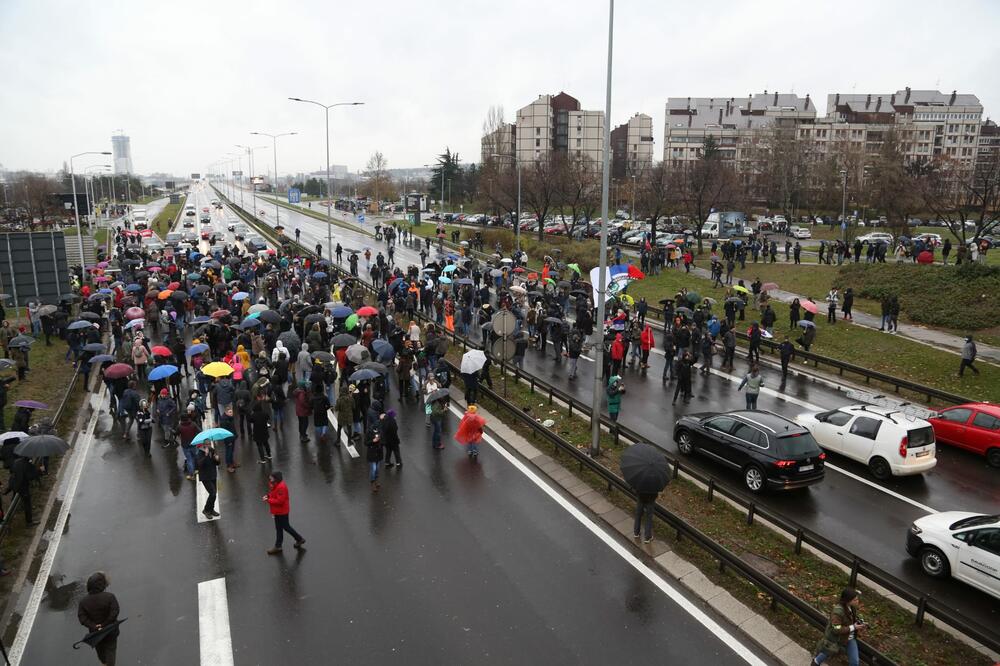 AUTO-PUT U BG PROHODAN: Demonstranati se razišli sa saobraćajnica širom Srbije, INCIDENTI KOD SAVA CENTRA