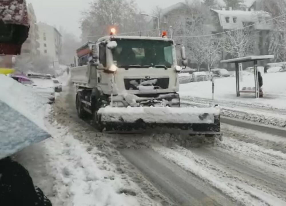 sneg, vejavica, sneg na putu, prvi sneg, prvi sneg u Beogradu, grtalica
