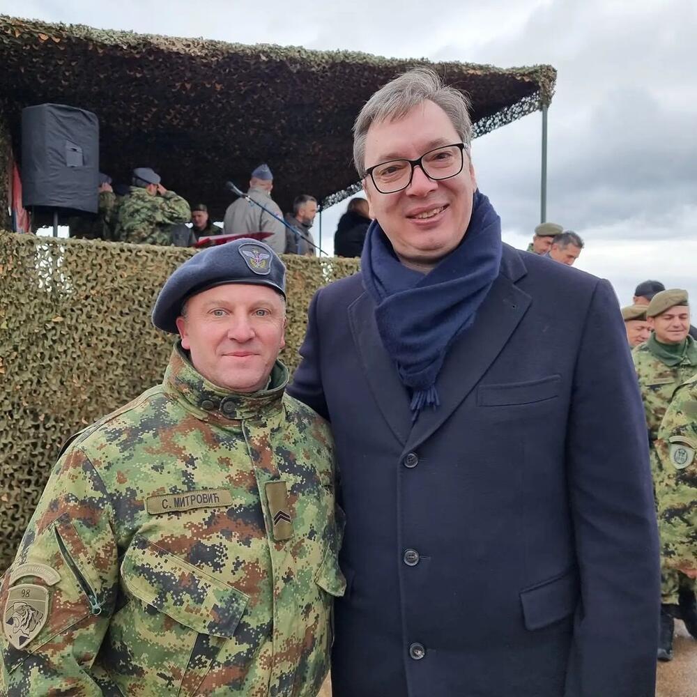 Aleksandar Vučić, vojska