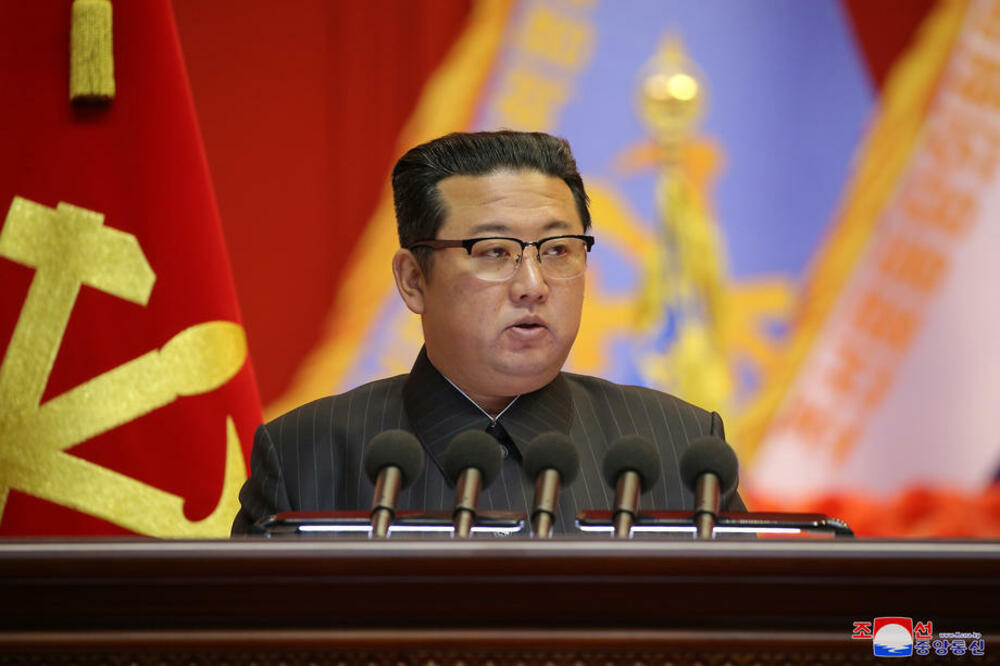 ČISTKE, NUKLEARKE, DIPLOMATIJA I SASTANCI SA TRAMPOM 10 godina vladavine Kim Džong-una