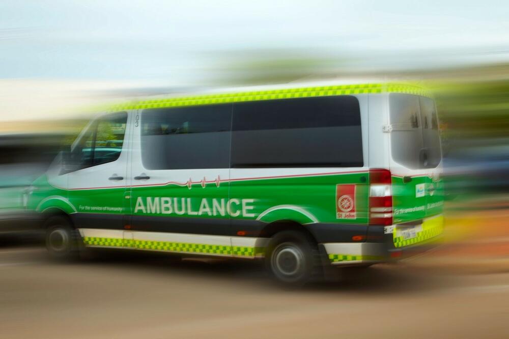 ŞTRAVIČNA SAOBRAĆAJKA U AUSTRALIJI: 10 putnika poginulo, 25 povređeno u prevrtanju autobusa