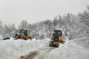 SITUACIJA U MIONIČKOJ OPŠTINI SE STABILIZUJE: Posle snežne vejavice, putevi prohodni, ekipe EPS-a popravljaju kvarove