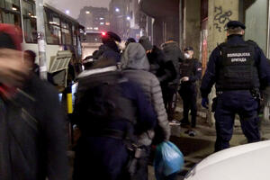 AKCIJA POLICIJE U BEOGRADU: 80 migranata prebačeno u prihvatni centar (FOTO)