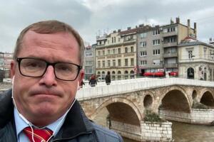 REK'O, PA POREKAO Austrijski ekonomista prilikom posete Sarajevu 'opljunuo' po Srbiji, ali se veoma brzo IZVINIO! FOTO