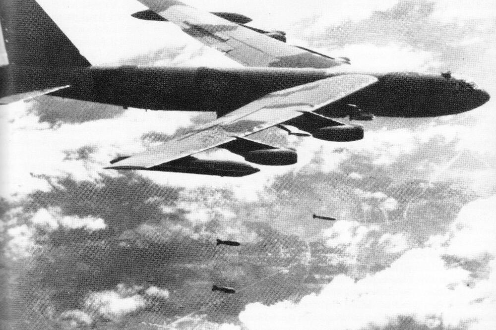 DVINA PROTIV B-52 NA NEBU SEVERNOG VIJETNAMA Operacija Linebacker II poslednji pokušaj da se Vijetnamci prisile da potpišu mir