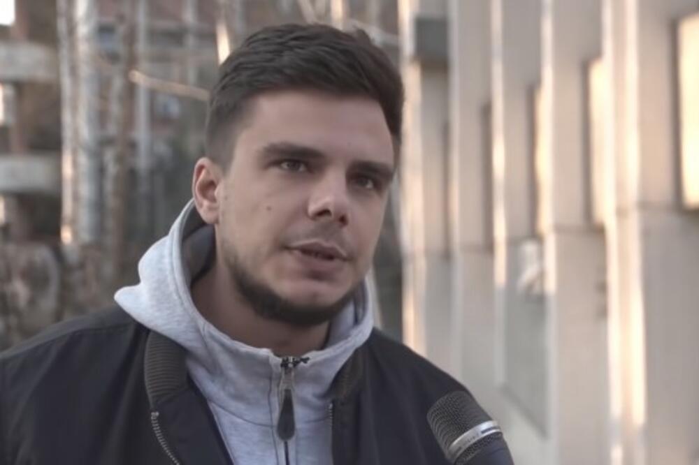 EVO KO JE DANIEL, KOJI PRETI DA ĆE DA SKOČI S TERASE U NOVOM SADU! Ovim videom stekao popularnost: Voćkice mi upropastile život