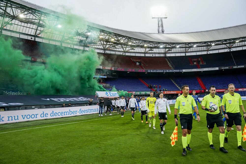 ZANIMLJIVIJE BILO VAN STADIONA NEGO NA NJEMU: Uhapšena 64 navijača zbog nereda uoči utakmice Fejnorda i Ajaksa