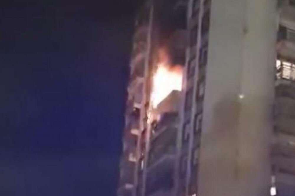 PROSLAVA KOJA JE POŠLA PO ZLU: Raketa zapalila čoveku ceo balkon, zagrebački vatrogasci objavili VIDEO
