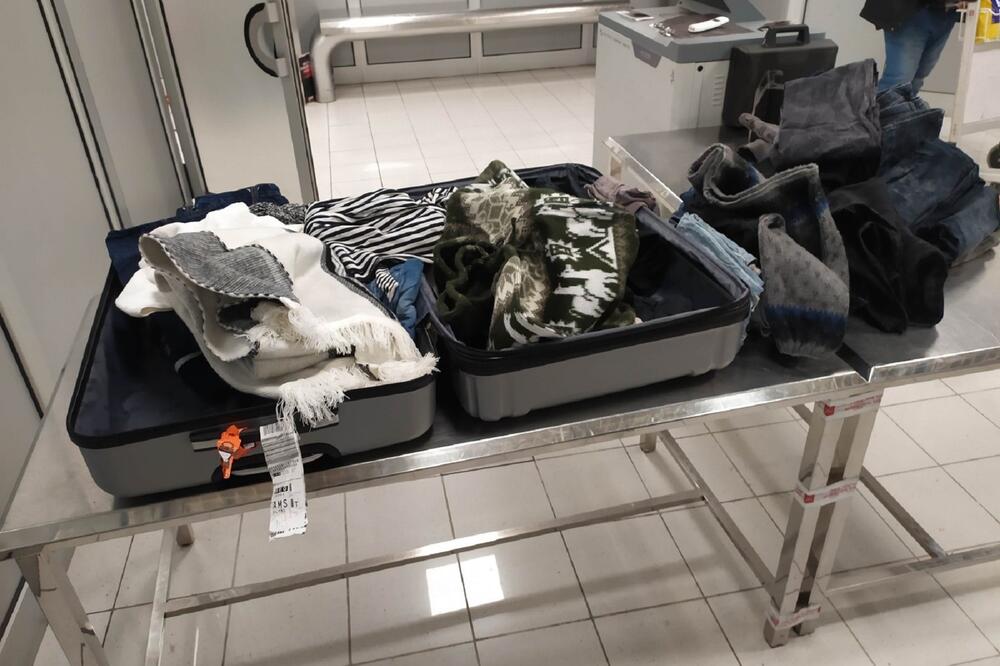 KOFER PUN ODEĆE NATOPLJENE KOKAINOM: Carinici na aerodromu u Beogradu sprečili nesvakidašnji pokušaj krijumčarenja droge FOTO