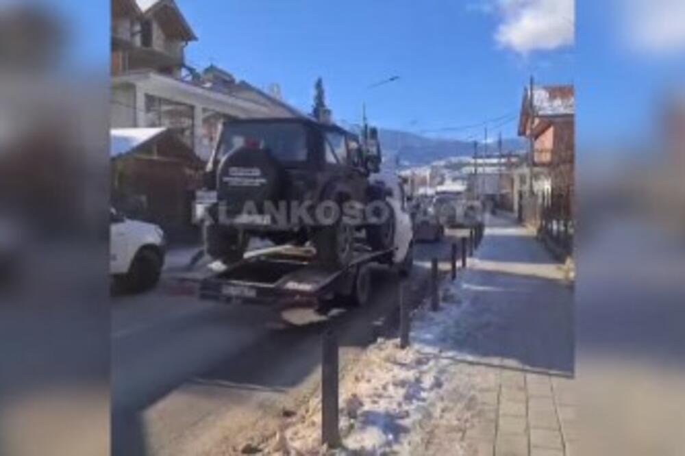 PRVI SNIMCI AKCIJE SPECIJALACA U ŠTRPCU Maskirani sa dugim cevima! Pogledajte divljački razvaljena vrata i zaplenjeni auto (VIDEO)